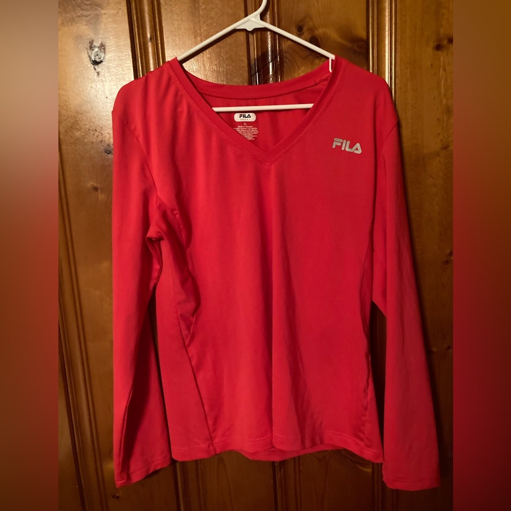 Size says X-Large but it fits like a big Medium Women’s FILA Sport